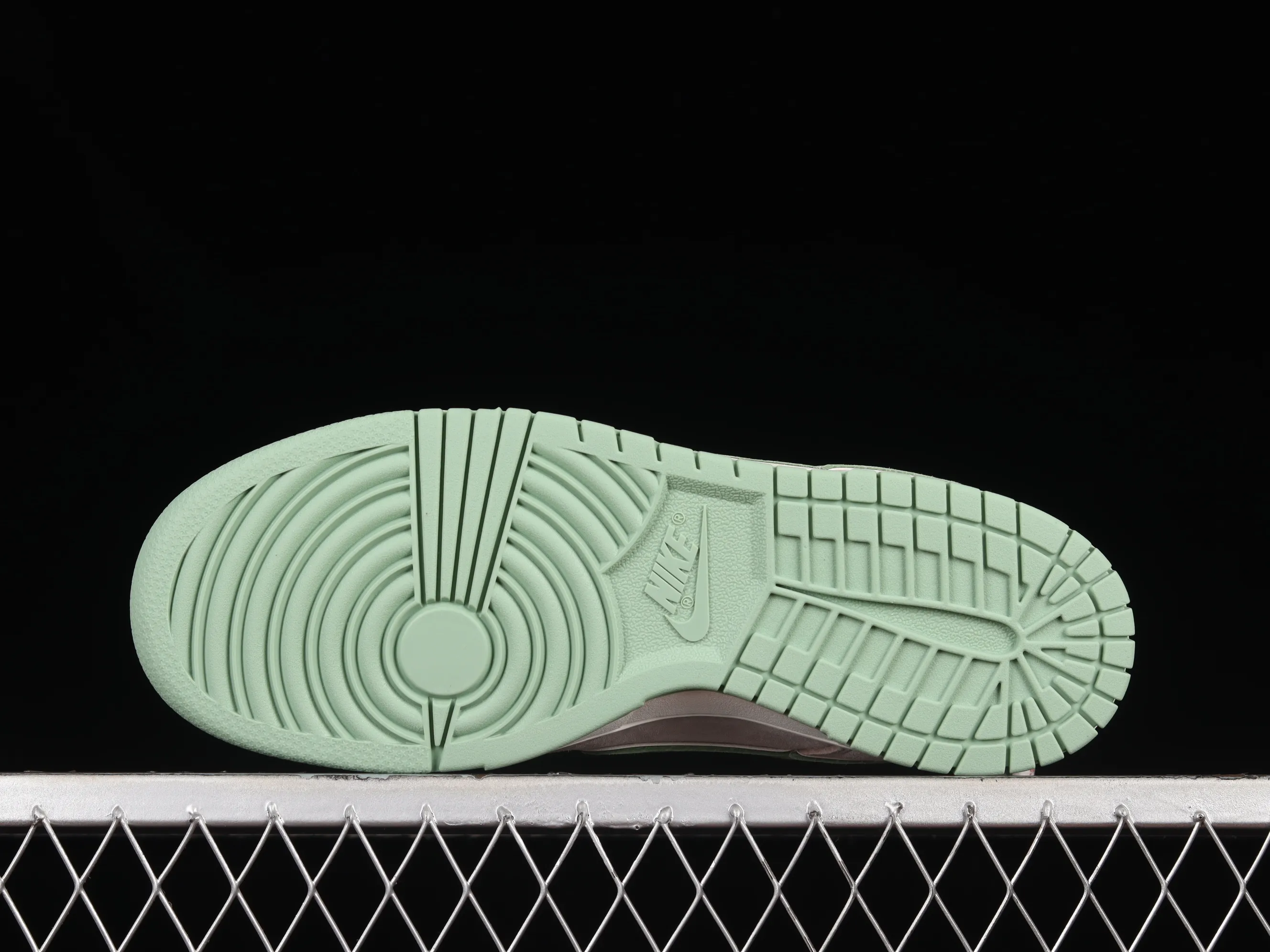 All Categories Nk SB Dunk Series Nk SB Dunk Low Low-top sneakers Otomo Katsuhiro x Nk SB Dunk Low "Steamboy OST" Creative customization collaboration Otomo Katsuhiro co-branded SB low-top sports casual sneakers ST1391-207